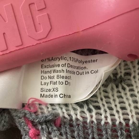 Puppy dog Sweater, Hat & Kong Bone - Picture 5 of 11